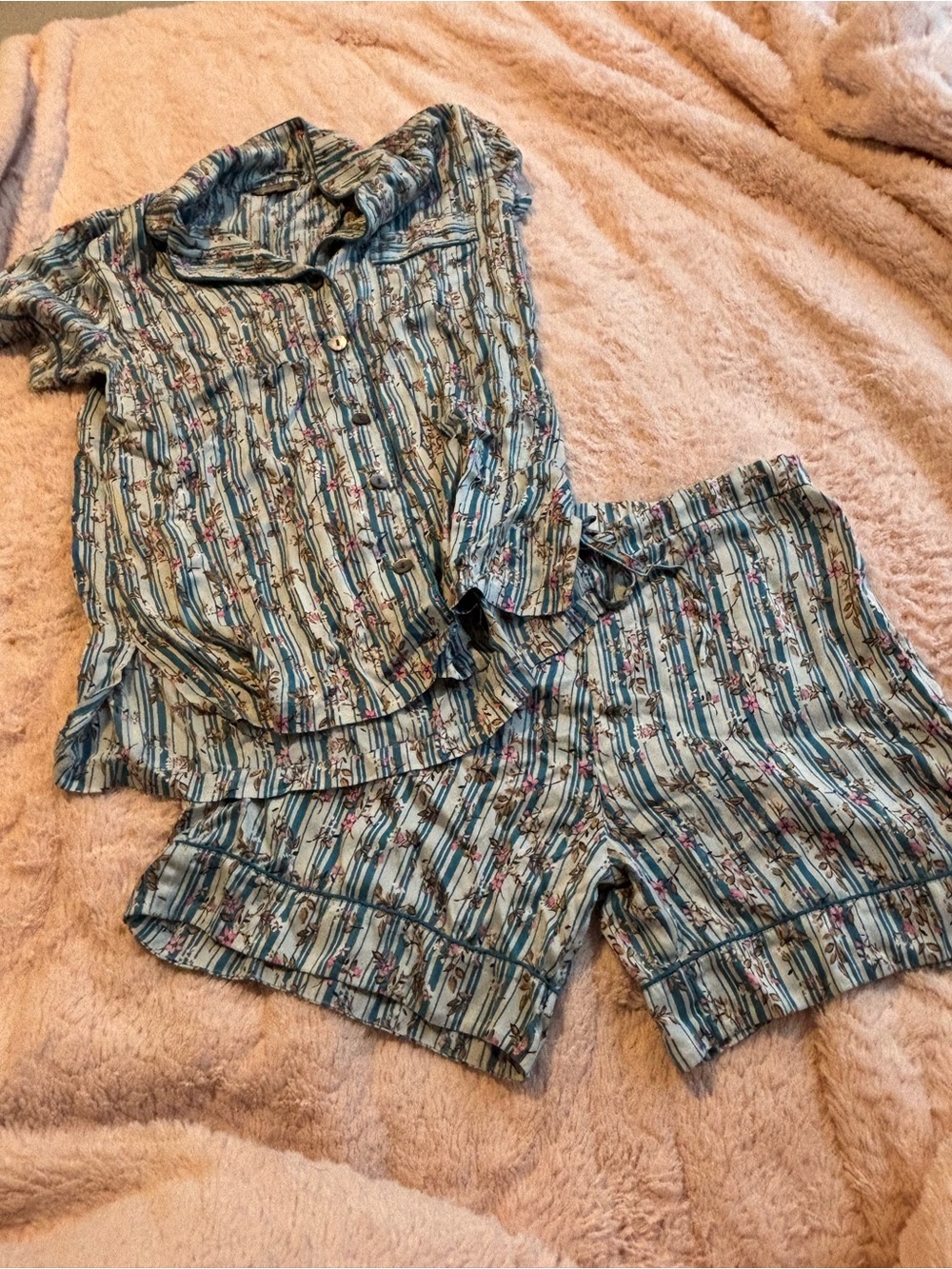 Julianna Rae silk pajamas - Picture 2 of 5